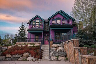 Building Photo - Winter rental! Luxury 4 bed, 3 bath home i...