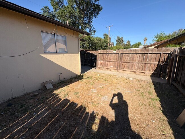 Building Photo - 0817