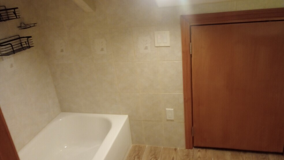 Building Photo - 12 Hillside Ave