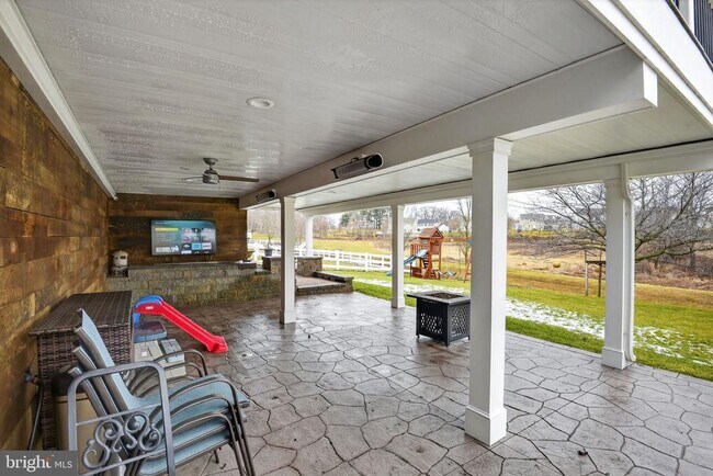 Building Photo - 10 Nelson Rd