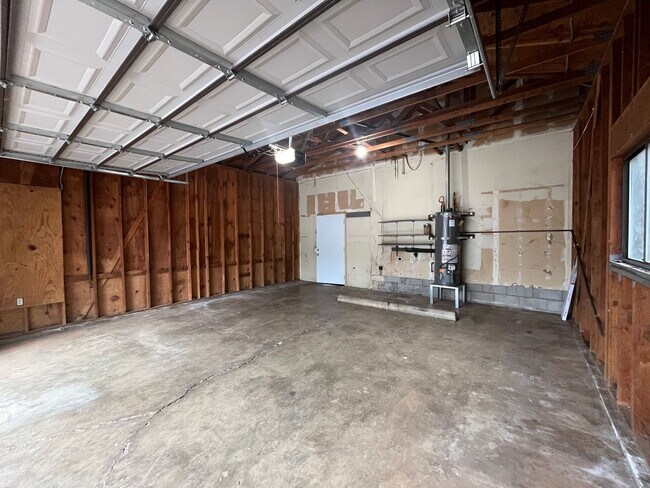 Building Photo - 1191 Hardenbrook Ave