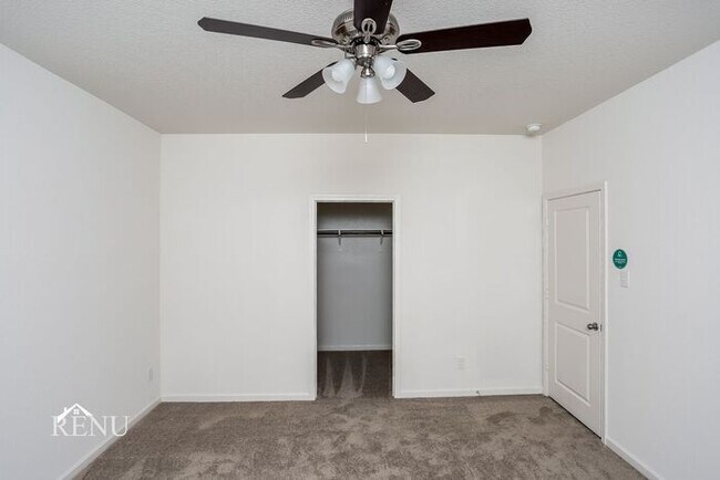 Building Photo - 466 London Dr