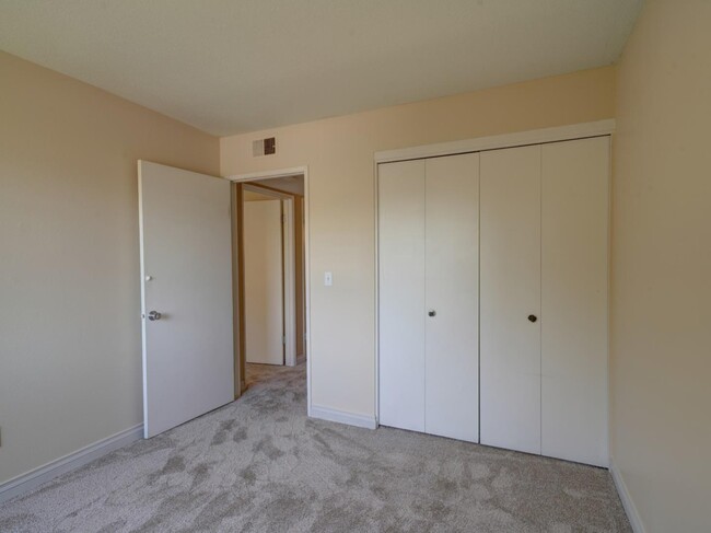 Building Photo - 1750 Prefumo Canyon Rd