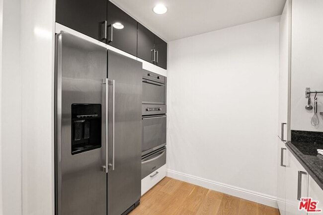 Building Photo - 10520 Wilshire Blvd