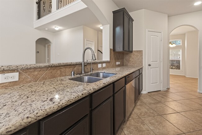 Building Photo - 24914 Diamond Ranch Dr