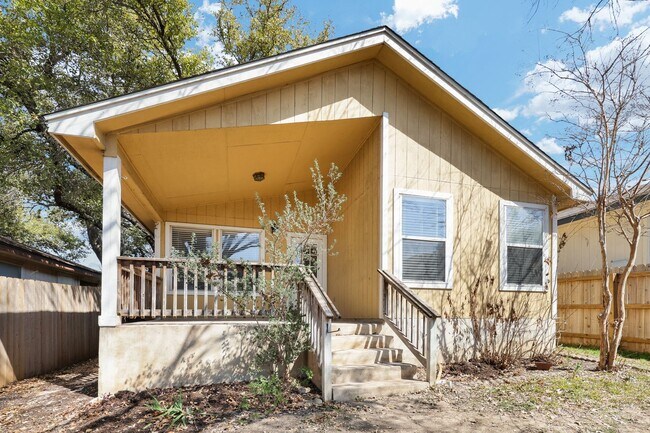 Building Photo - Carpet-Free Home with High Ceilings & Outdoor Retreat
