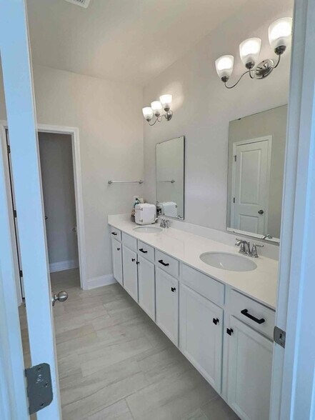 Building Photo - 353 Cattle Dr Cir