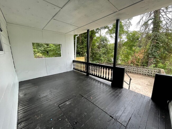 Building Photo - 2800 Berg St