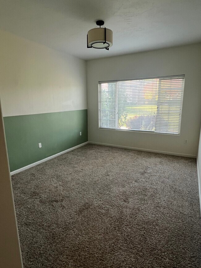 Building Photo - 5427 S Dover St