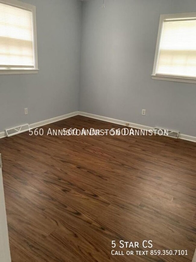 Building Photo - 2 Bed 1 Bath Duplex