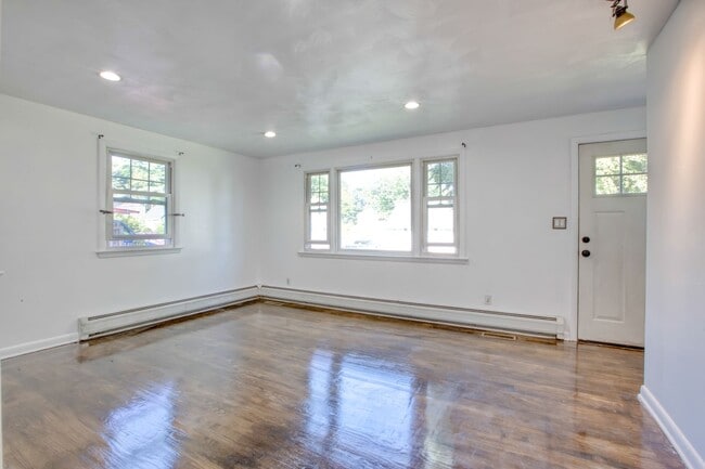 Building Photo - 171 Newell Ave