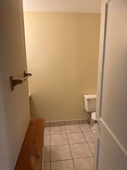 Building Photo - 37 Maple Ave