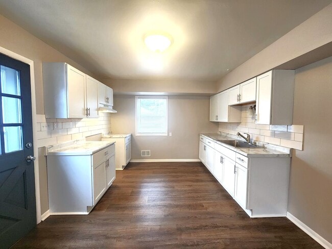 Primary Photo - Spacious 4-bedroom, 2-bathroom single-family home