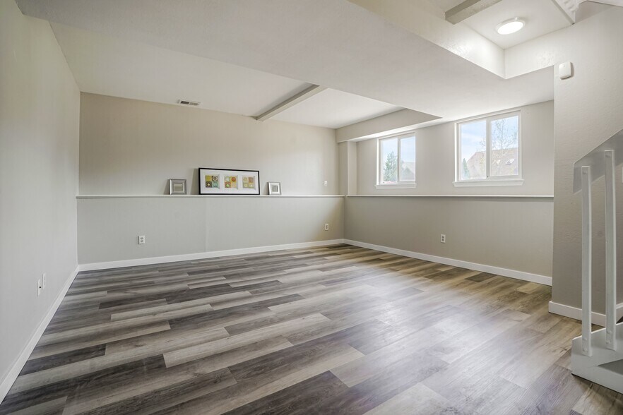 Building Photo - 1447 W 134th Dr