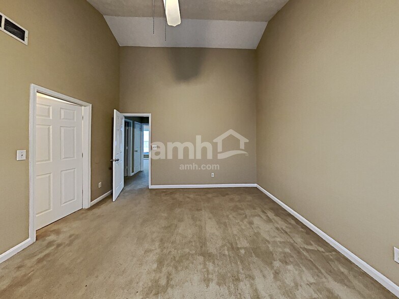 Building Photo - 1545 Maple Pointe Ct