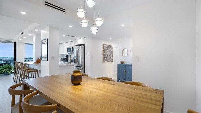 Building Photo - 3031 N Ocean Blvd