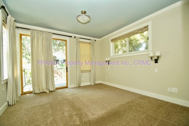 Building Photo - 317 Montecito Dr