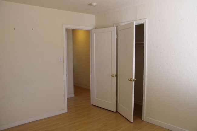 Building Photo - ***COMING SOON*** Three Bedroom, 1 1/2 Bathroom House with 2 Garages and Side Yard Access in Pitt...