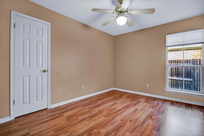 Building Photo - 1901 Dapplegrey Ln