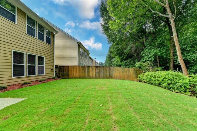 Building Photo - 2208 Staunton Dr NW