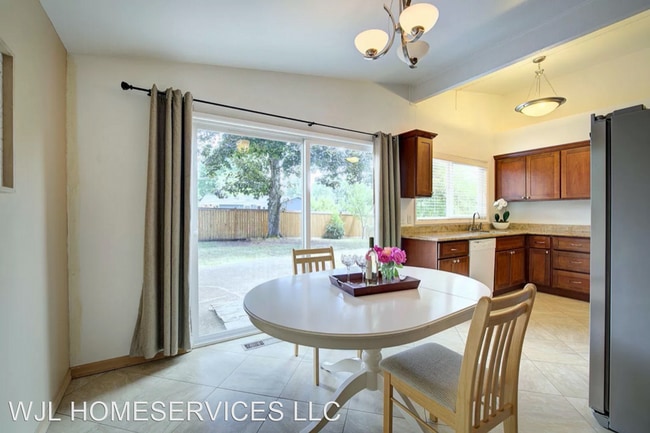 Building Photo - 4 br, 2 bath House - 704 163rd Ave SE