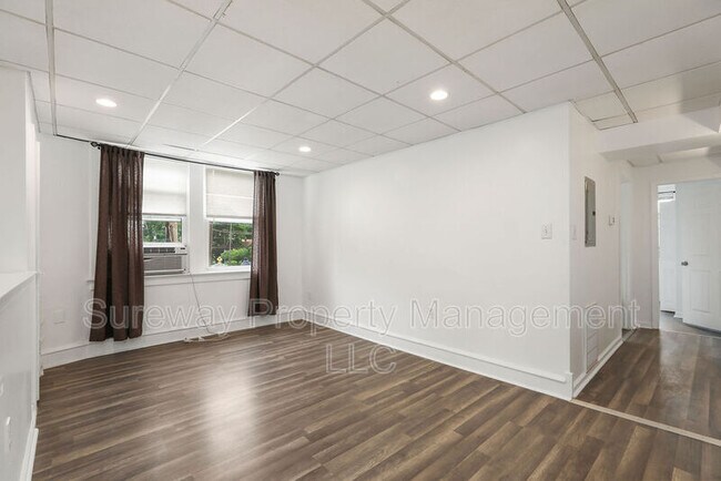 Building Photo - 1036 Collings Ave