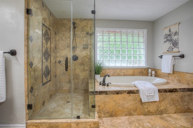 Building Photo - 6016 Teas Nursery Rd