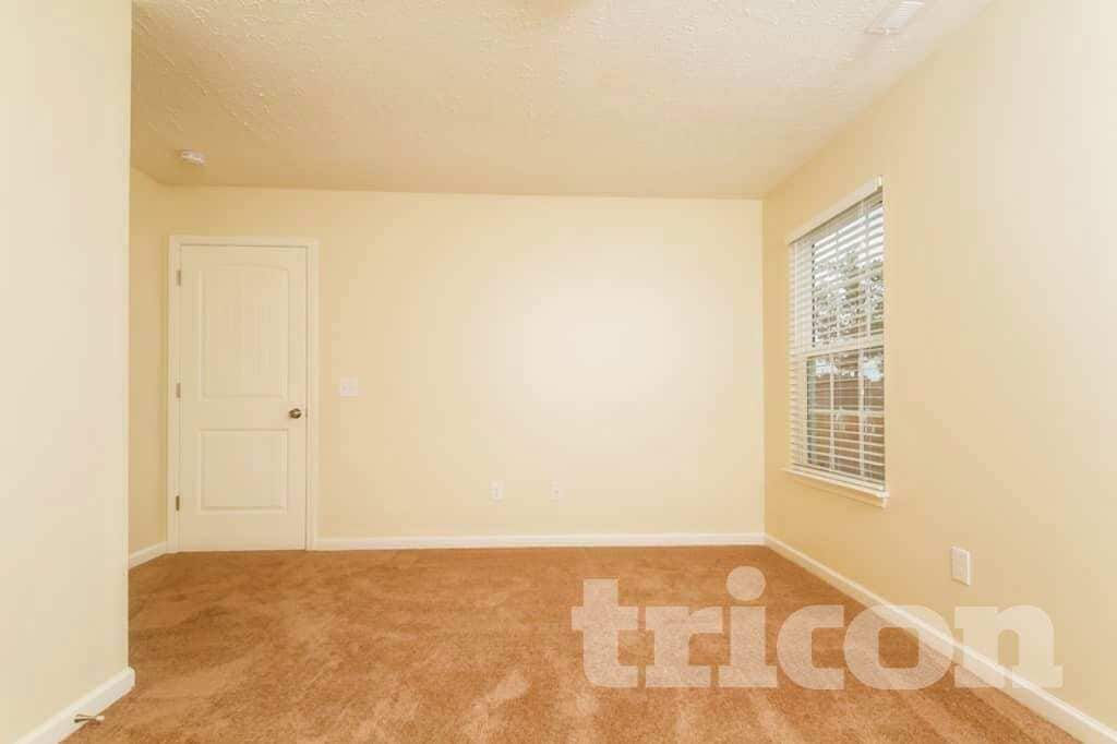 Building Photo - 1020 Niagra Way