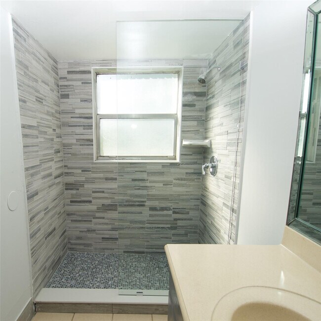 Building Photo - 7355 Woodmont Terrace