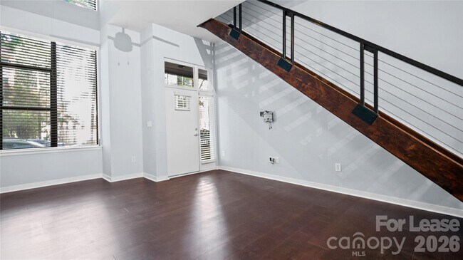 Building Photo - 2125 Southend Dr