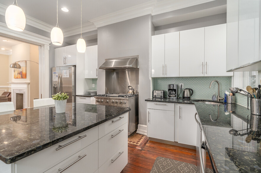 4 bedroom/3 bathroom, kitchen - 403 P St NW