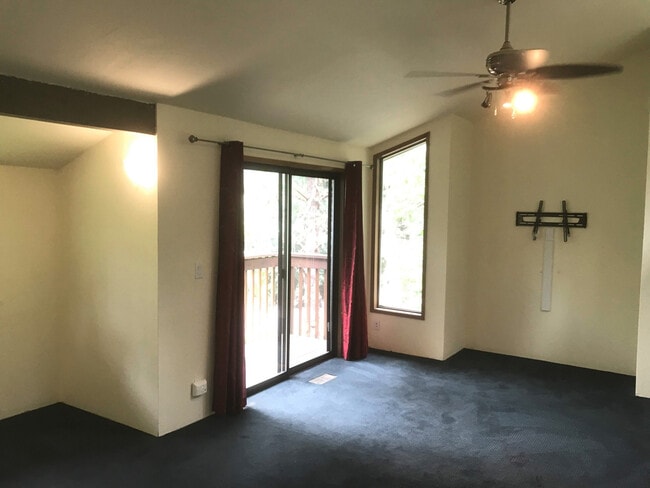 Building Photo - 3 Bedroom Home in SE Eugene
