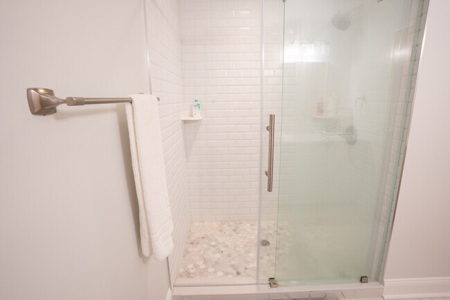 Building Photo - 75 Maple St