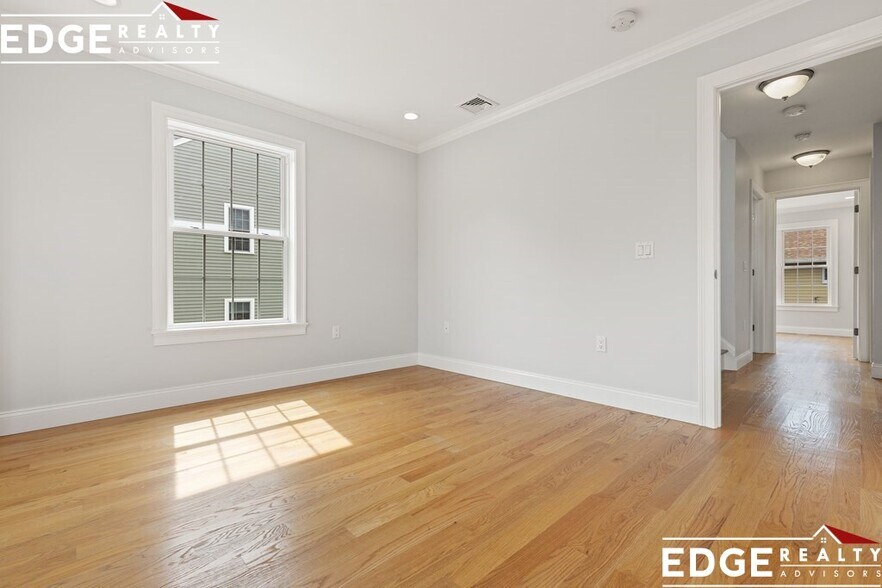 Building Photo - 58 Holton St