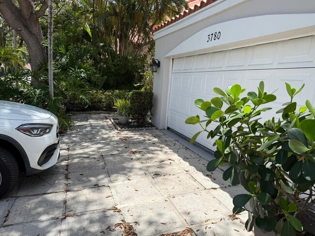 Building Photo - 3780 Amalfi Dr