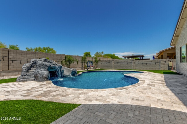 Building Photo - 5314 N 182nd Ln