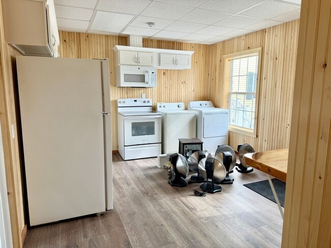 Building Photo - Well maintained inside and out