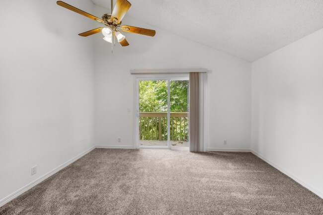 Building Photo - 1304 Magnolia Cir E