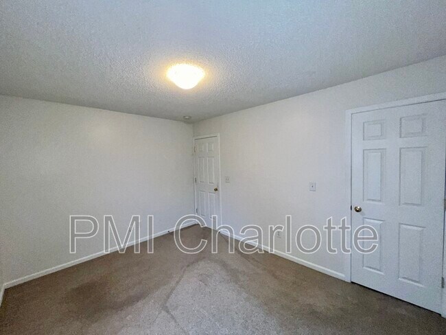 Building Photo - 5787 Dove Point Dr SW