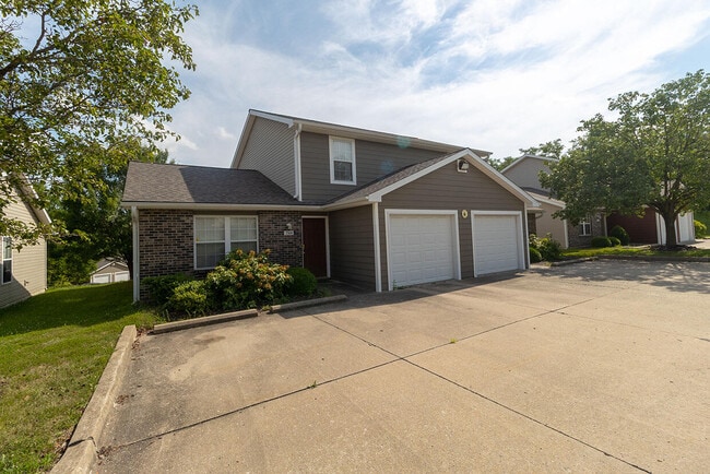 Building Photo - 3308 E St Charles Rd