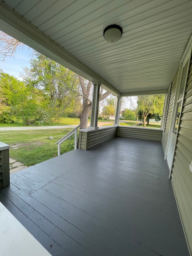 Building Photo - 401 N Polk St