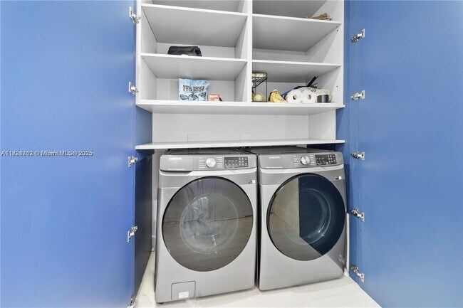 Building Photo - 5020 SW 92nd Ave