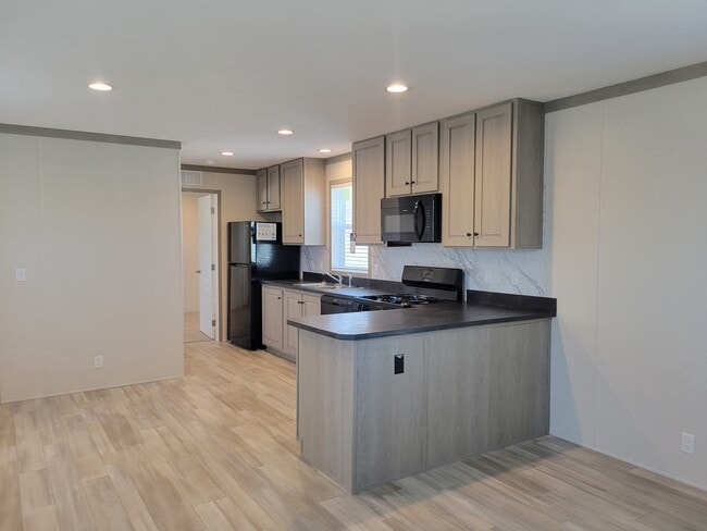 Building Photo - 9634 Seaway Dr