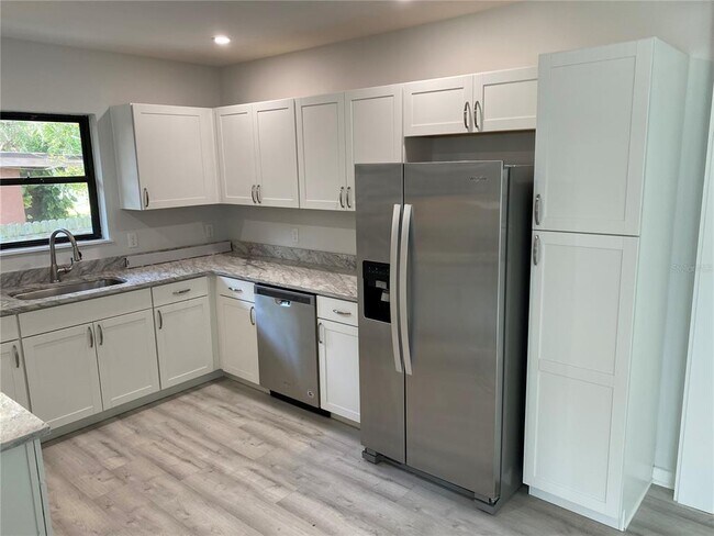 Building Photo - 727 27th Ave S