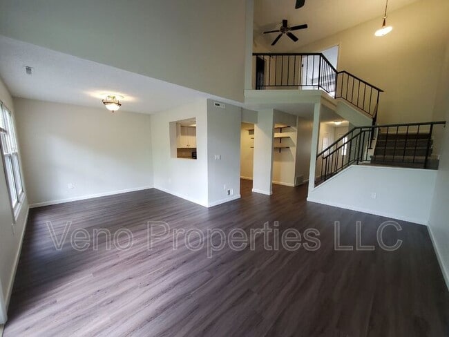 Building Photo - 66 Plaza Ave