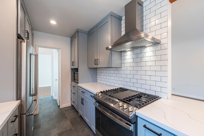 Building Photo - Beautiful Hawthorne Rental In Hollyglen!