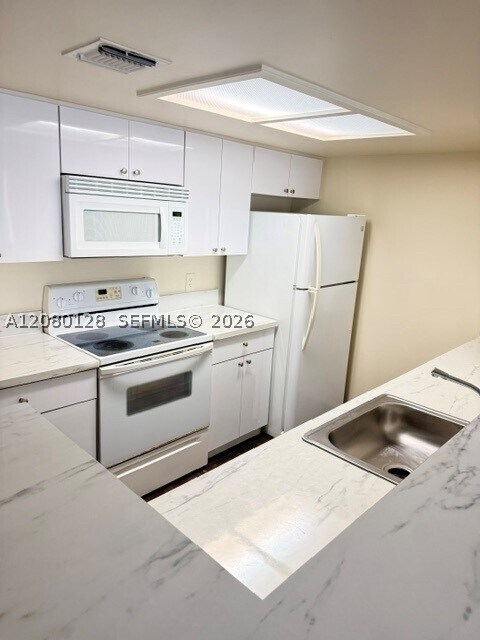Building Photo - 8307 Coral Lake Ln