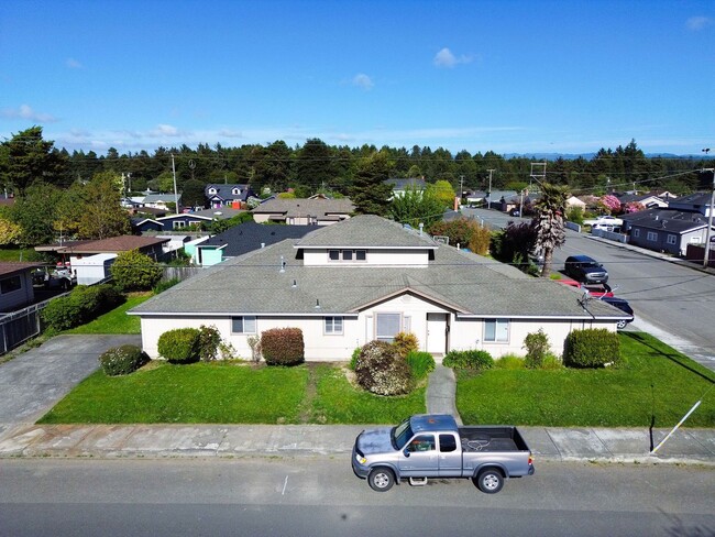 Primary Photo - 3651 &amp; 3653 E Street