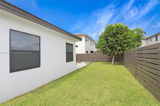 Building Photo - 15957 SW 136 Way
