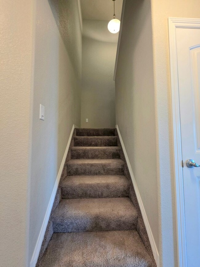 Building Photo - Beautiful 4 Bedroom Home in Peyton